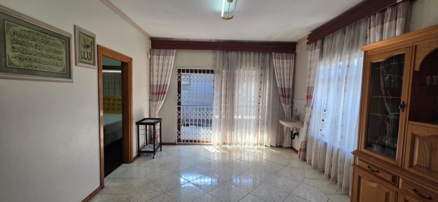To Let 4 Bedroom Property for Rent in Bluff KwaZulu-Natal