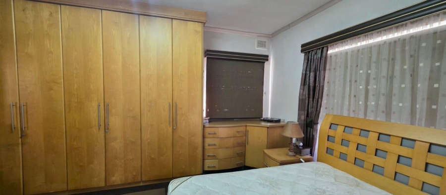 To Let 4 Bedroom Property for Rent in Bluff KwaZulu-Natal