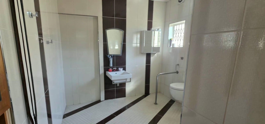To Let 4 Bedroom Property for Rent in Bluff KwaZulu-Natal