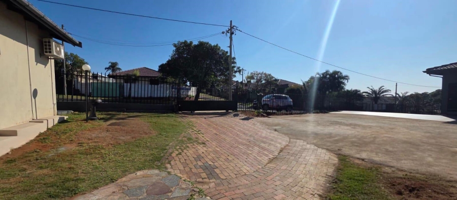 To Let 4 Bedroom Property for Rent in Bluff KwaZulu-Natal