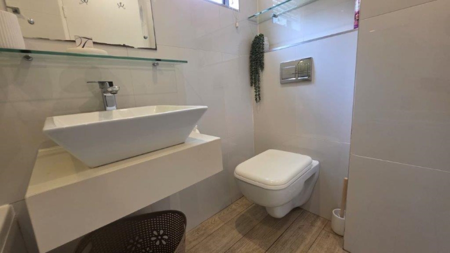 To Let 2 Bedroom Property for Rent in Umhlanga KwaZulu-Natal