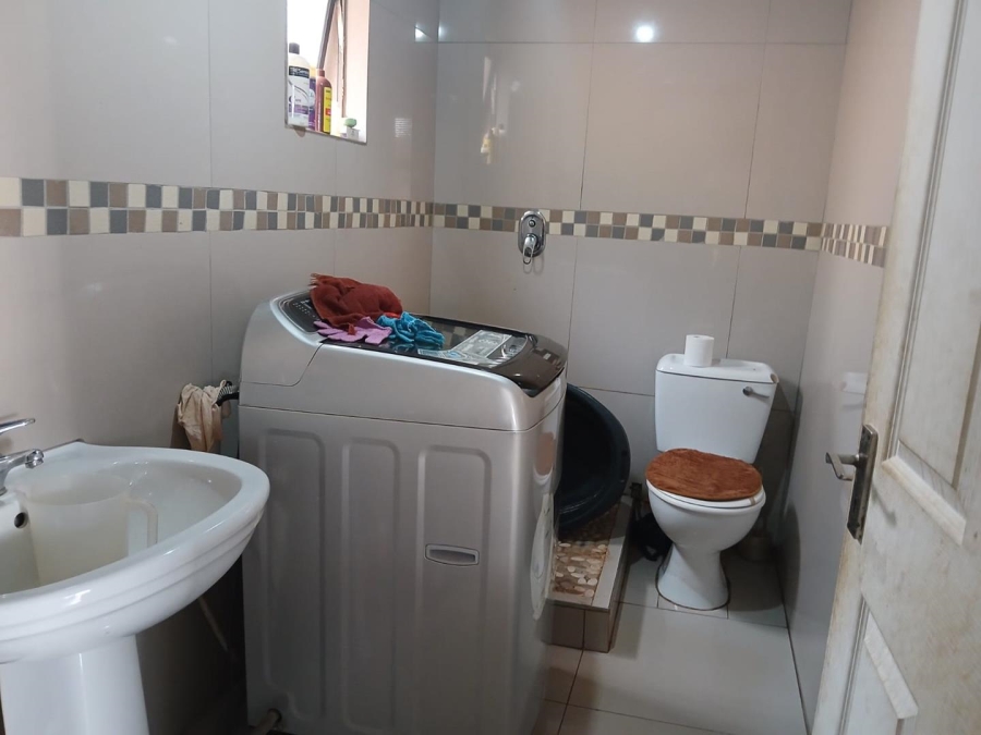 1 Bedroom Property for Sale in Pinetown KwaZulu-Natal
