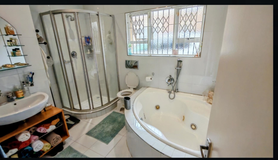 4 Bedroom Property for Sale in Sherwood KwaZulu-Natal