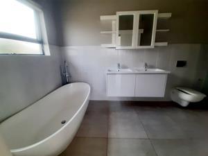 To Let 5 Bedroom Property for Rent in Palm Lakes Estate KwaZulu-Natal