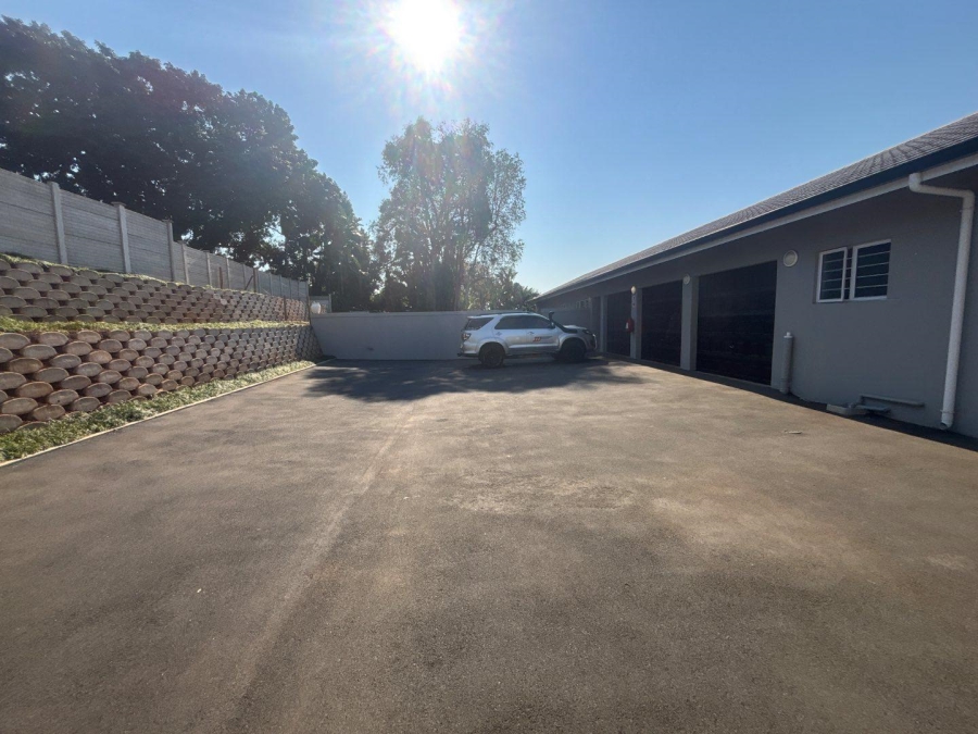 To Let 3 Bedroom Property for Rent in Kloof KwaZulu-Natal