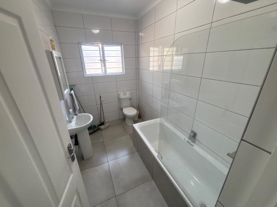 To Let 3 Bedroom Property for Rent in Kloof KwaZulu-Natal
