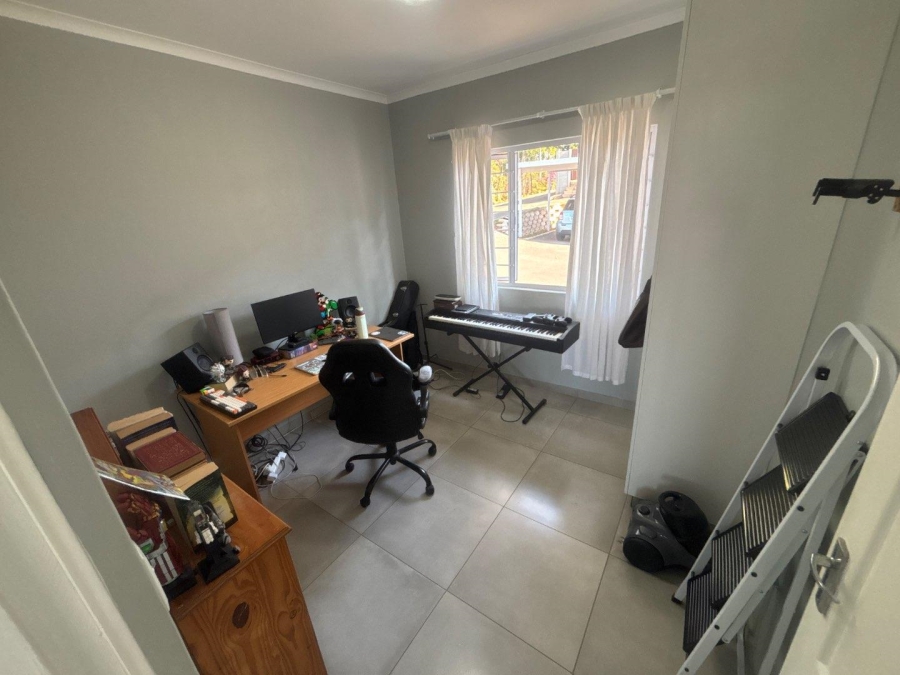 To Let 3 Bedroom Property for Rent in Kloof KwaZulu-Natal
