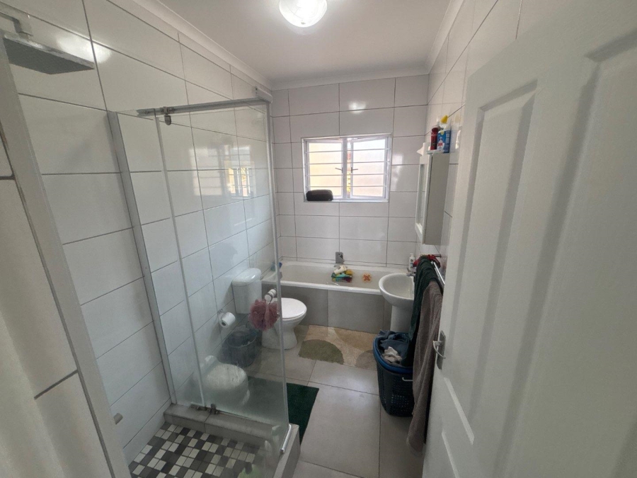 To Let 3 Bedroom Property for Rent in Kloof KwaZulu-Natal