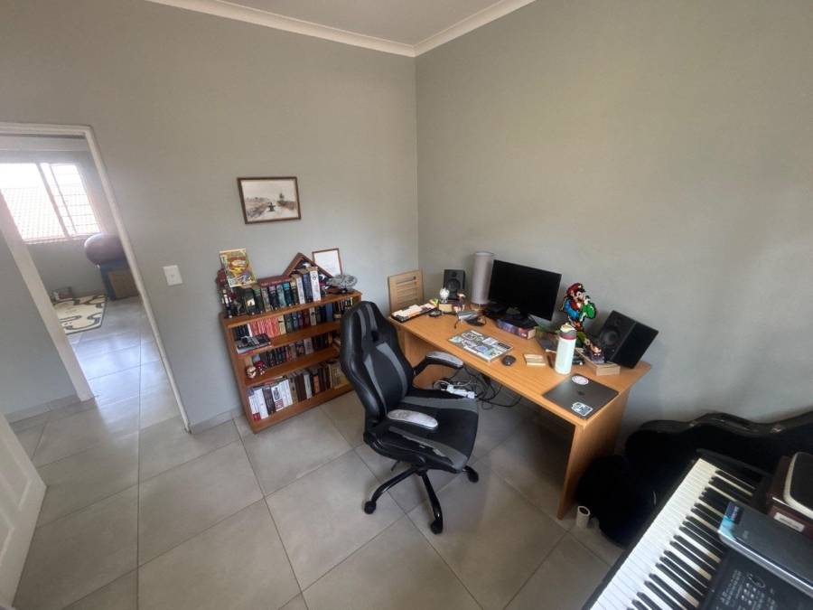 To Let 3 Bedroom Property for Rent in Kloof KwaZulu-Natal