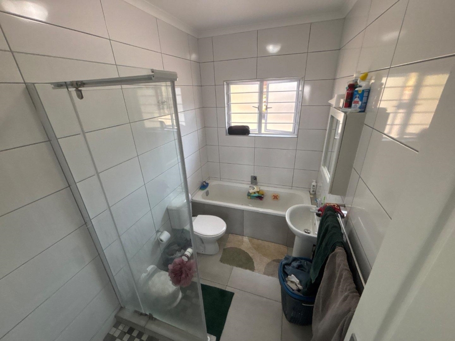 To Let 3 Bedroom Property for Rent in Kloof KwaZulu-Natal