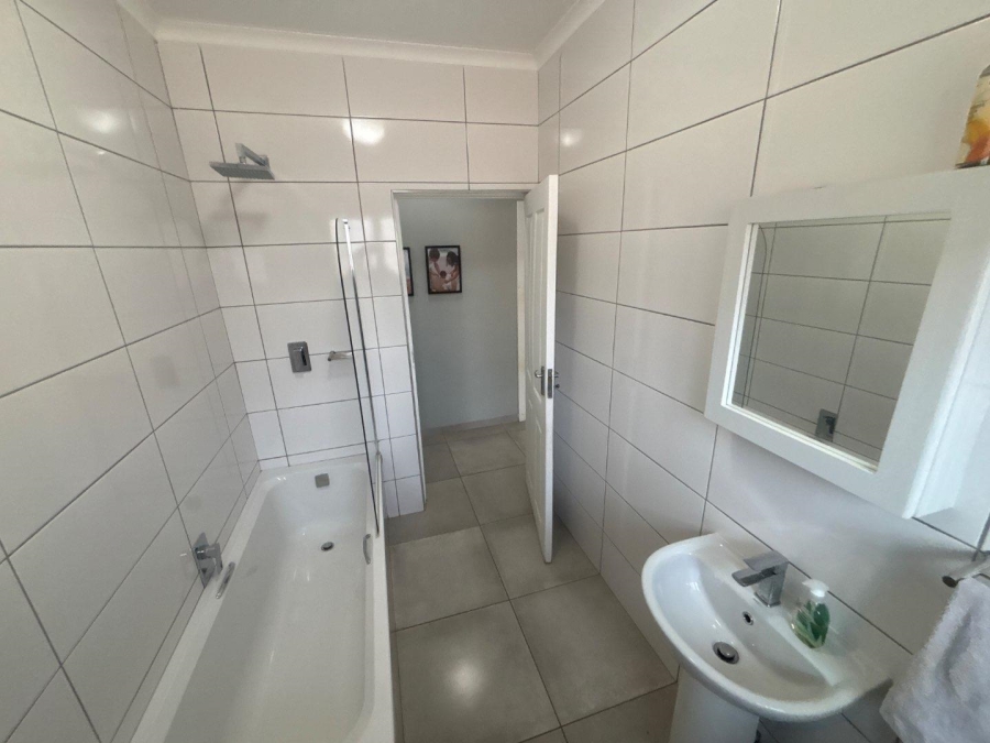 To Let 3 Bedroom Property for Rent in Kloof KwaZulu-Natal