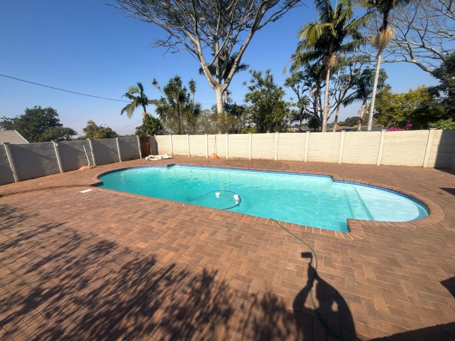 To Let 3 Bedroom Property for Rent in Kloof KwaZulu-Natal