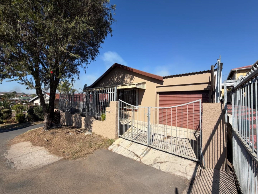 To Let 3 Bedroom Property for Rent in Woodview KwaZulu-Natal