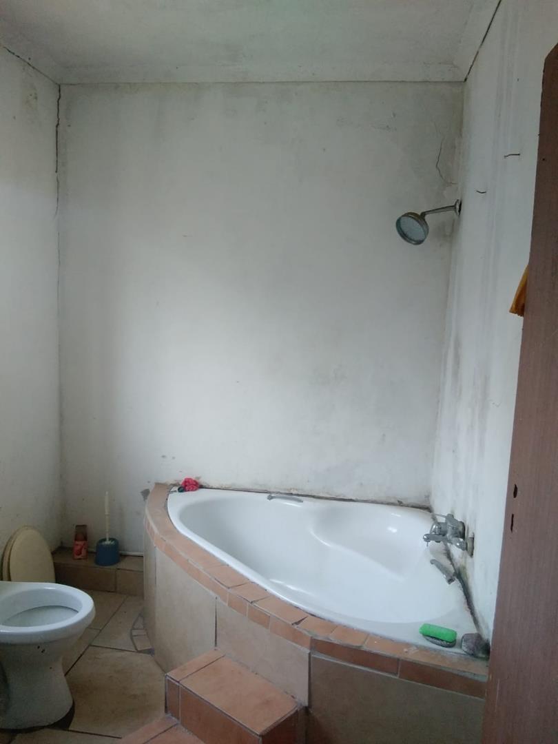 4 Bedroom Property for Sale in Amanzimtoti KwaZulu-Natal