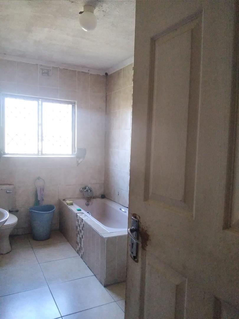 4 Bedroom Property for Sale in Amanzimtoti KwaZulu-Natal