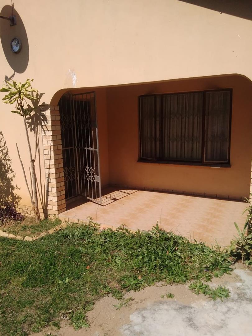 4 Bedroom Property for Sale in Amanzimtoti KwaZulu-Natal