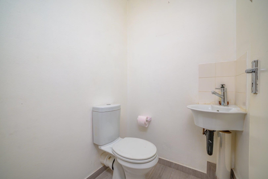 2 Bedroom Property for Sale in Sherwood KwaZulu-Natal