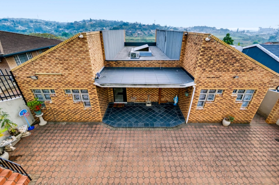 6 Bedroom Property for Sale in Lotus Park KwaZulu-Natal
