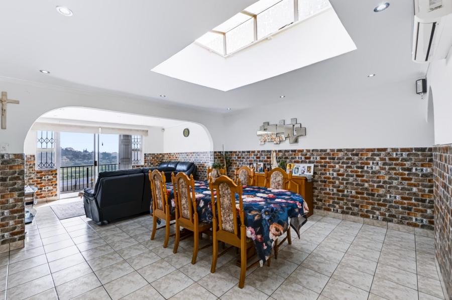 6 Bedroom Property for Sale in Lotus Park KwaZulu-Natal