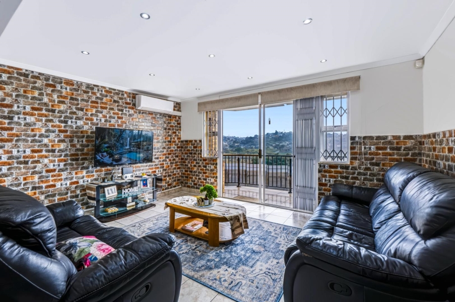 6 Bedroom Property for Sale in Lotus Park KwaZulu-Natal