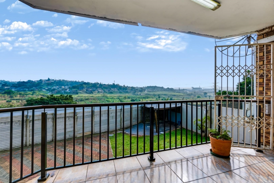 6 Bedroom Property for Sale in Lotus Park KwaZulu-Natal