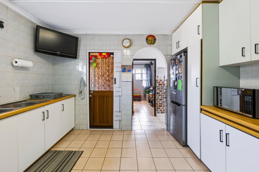 6 Bedroom Property for Sale in Lotus Park KwaZulu-Natal