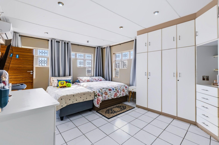 6 Bedroom Property for Sale in Lotus Park KwaZulu-Natal