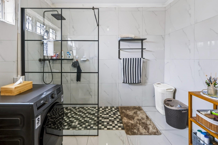 6 Bedroom Property for Sale in Lotus Park KwaZulu-Natal