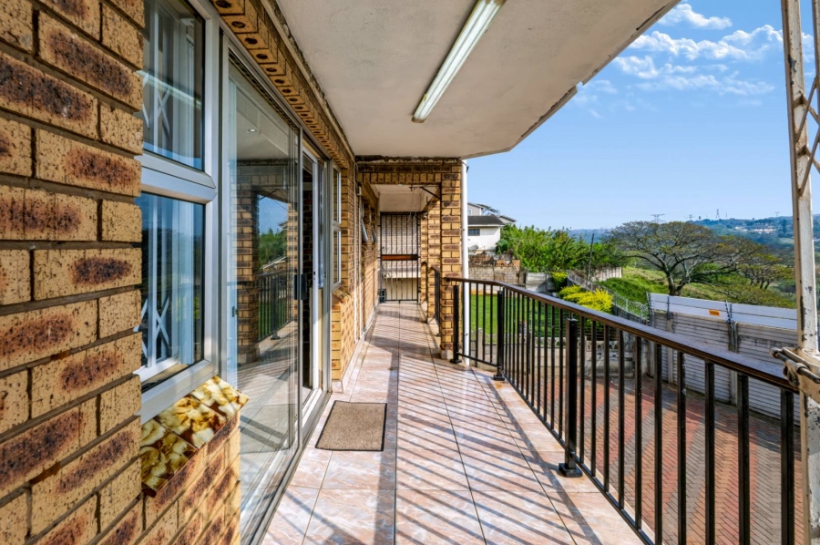 6 Bedroom Property for Sale in Lotus Park KwaZulu-Natal