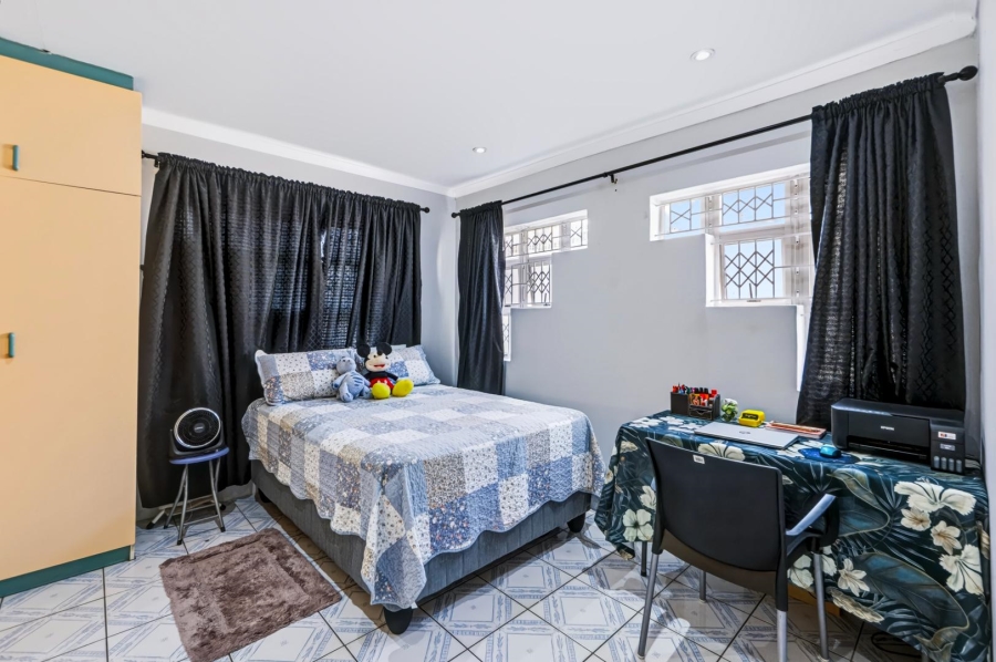 6 Bedroom Property for Sale in Lotus Park KwaZulu-Natal