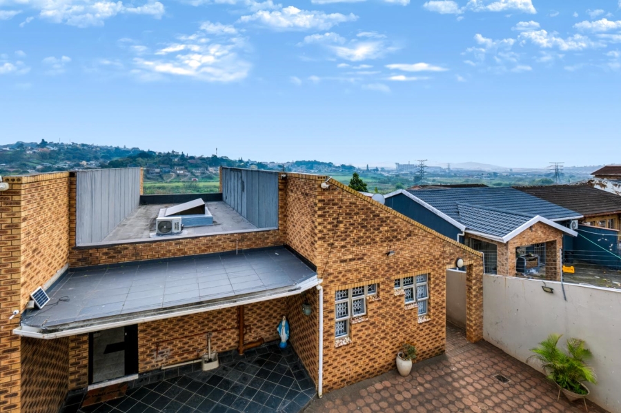 6 Bedroom Property for Sale in Lotus Park KwaZulu-Natal