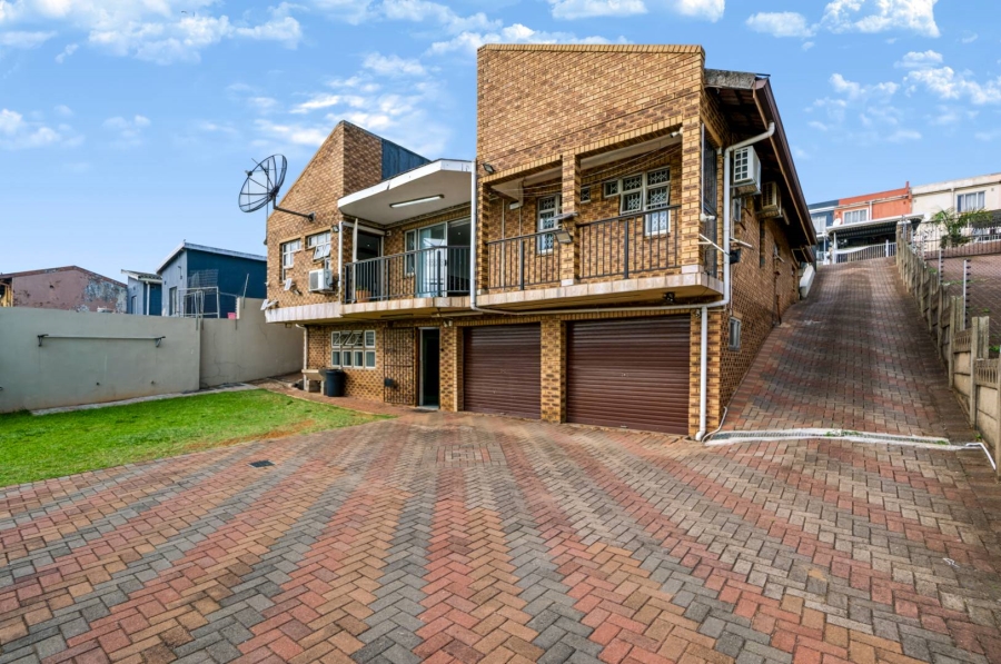 6 Bedroom Property for Sale in Lotus Park KwaZulu-Natal