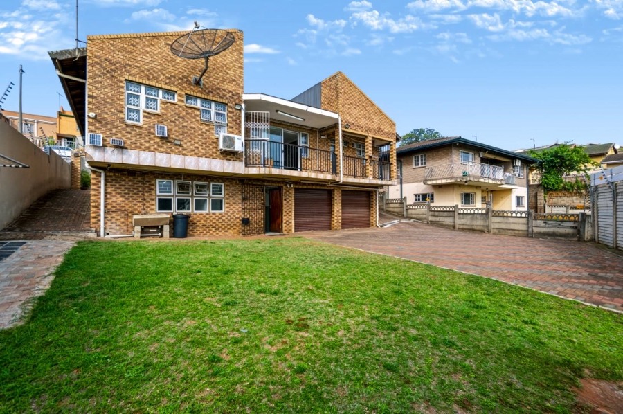 6 Bedroom Property for Sale in Lotus Park KwaZulu-Natal