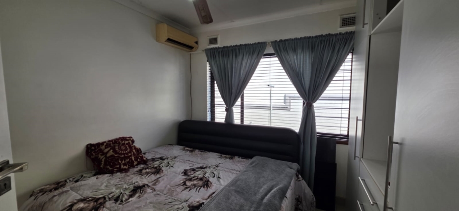 To Let 4 Bedroom Property for Rent in Bluff KwaZulu-Natal