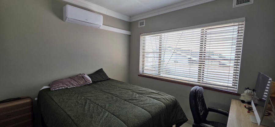 To Let 4 Bedroom Property for Rent in Bluff KwaZulu-Natal