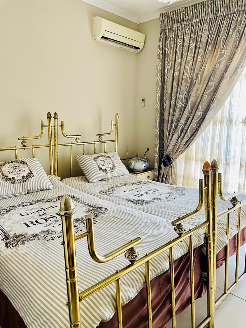 6 Bedroom Property for Sale in Mpumalanga KwaZulu-Natal