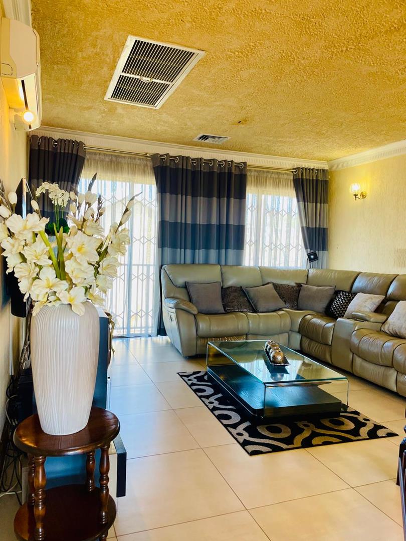 6 Bedroom Property for Sale in Mpumalanga KwaZulu-Natal