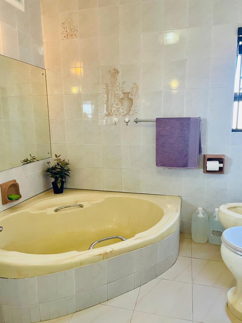 6 Bedroom Property for Sale in Mpumalanga KwaZulu-Natal