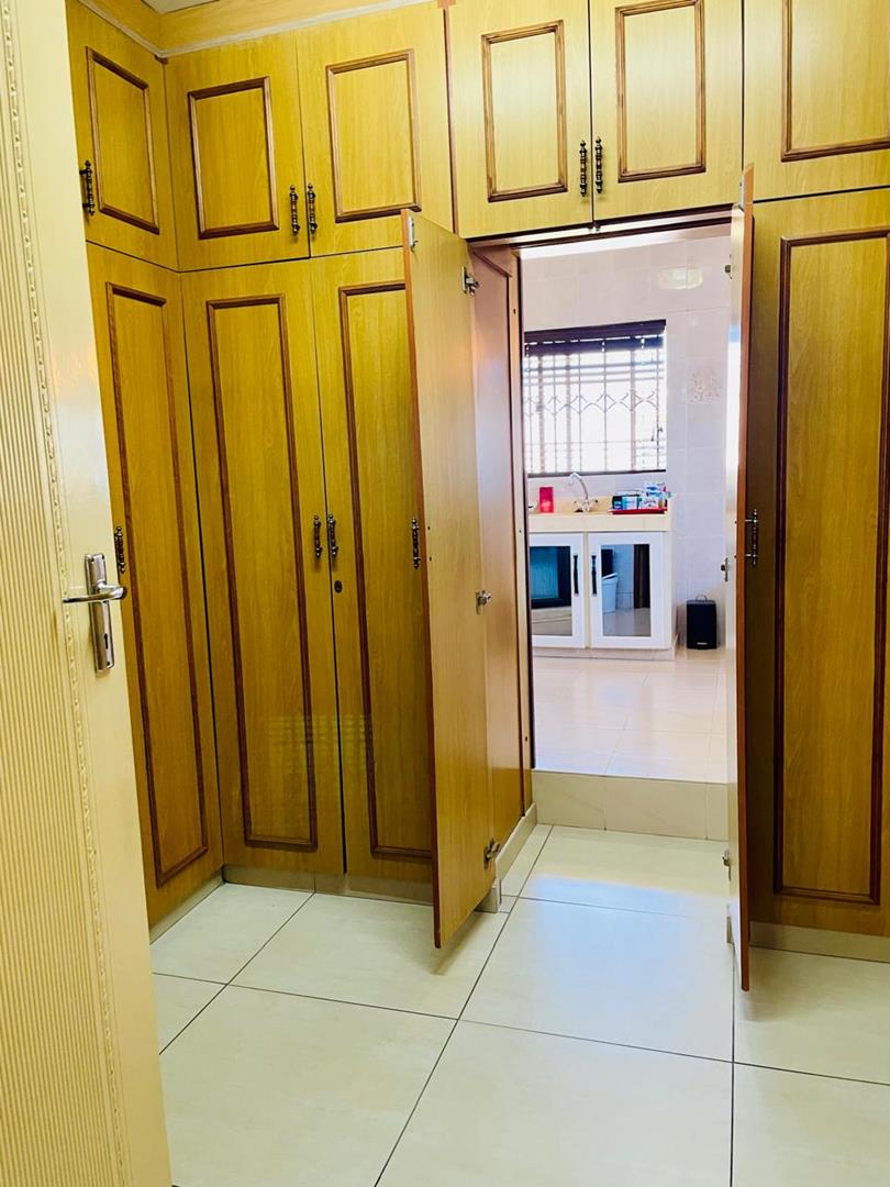 6 Bedroom Property for Sale in Mpumalanga KwaZulu-Natal