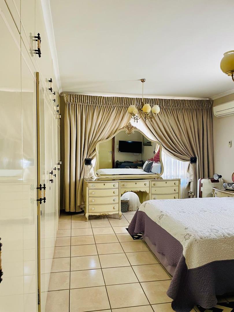 6 Bedroom Property for Sale in Mpumalanga KwaZulu-Natal