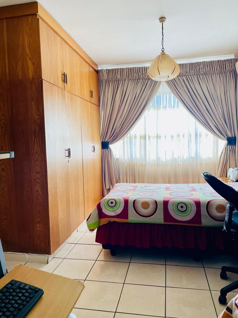 6 Bedroom Property for Sale in Mpumalanga KwaZulu-Natal