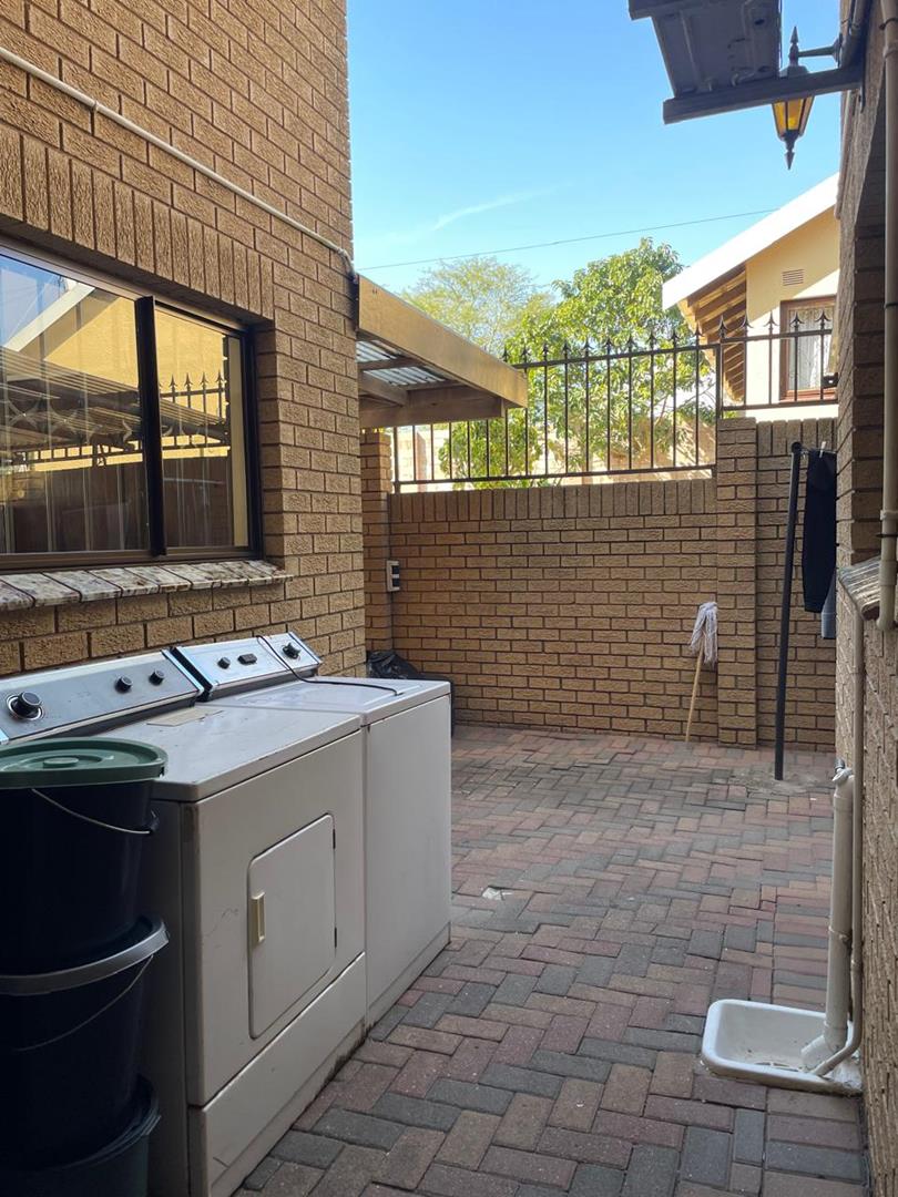 6 Bedroom Property for Sale in Mpumalanga KwaZulu-Natal