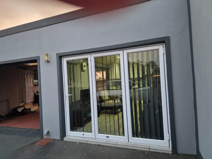 To Let 1 Bedroom Property for Rent in Bluff KwaZulu-Natal