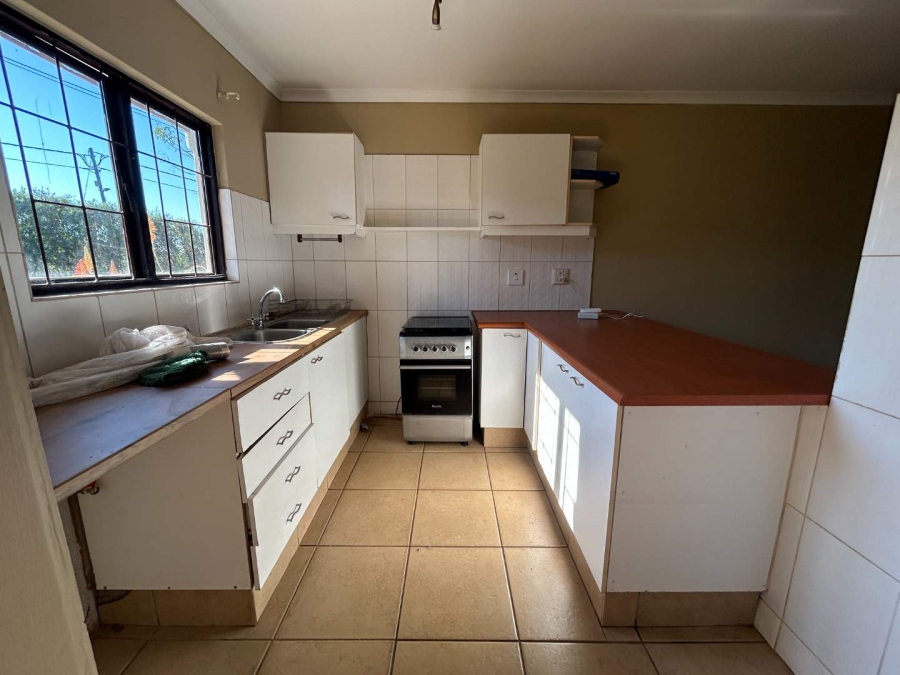 To Let 2 Bedroom Property for Rent in Crestview KwaZulu-Natal