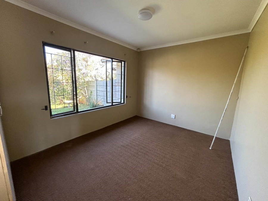 To Let 2 Bedroom Property for Rent in Crestview KwaZulu-Natal