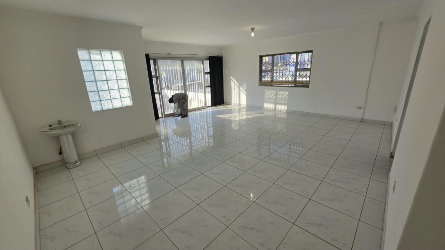 To Let Commercial Property for Rent in Berea KwaZulu-Natal