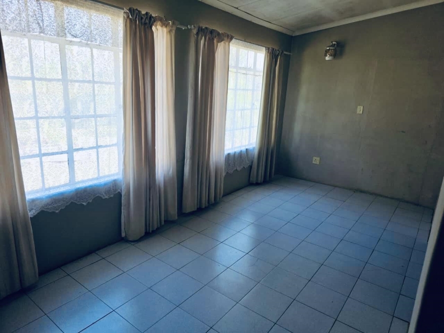 5 Bedroom Property for Sale in Louwsburg KwaZulu-Natal