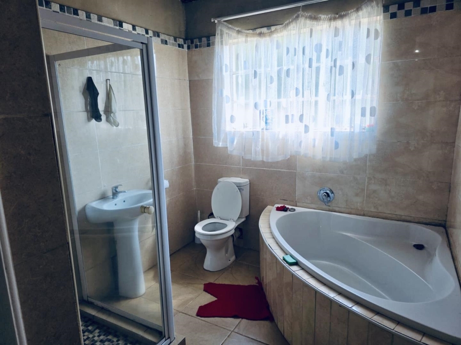 5 Bedroom Property for Sale in Louwsburg KwaZulu-Natal
