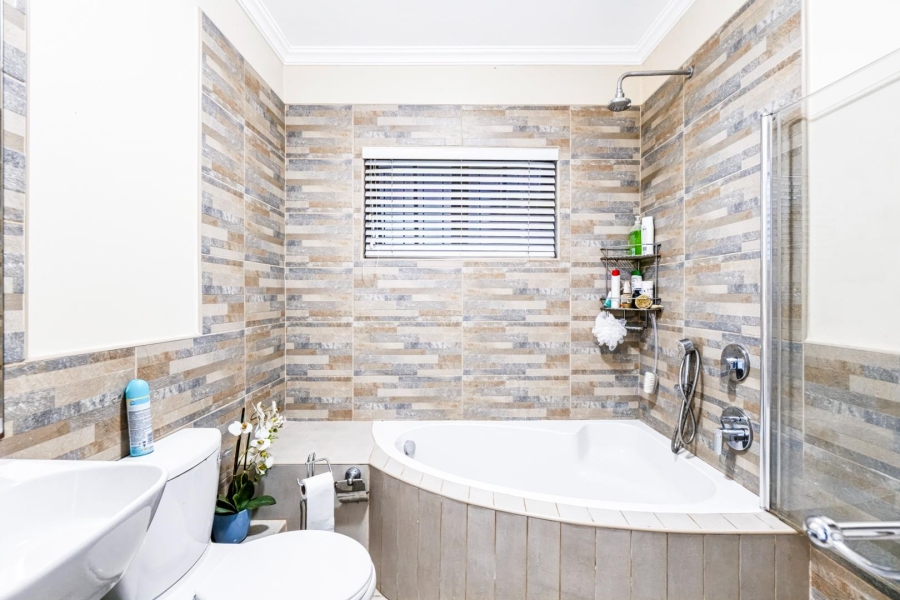 2 Bedroom Property for Sale in Amanzimtoti KwaZulu-Natal