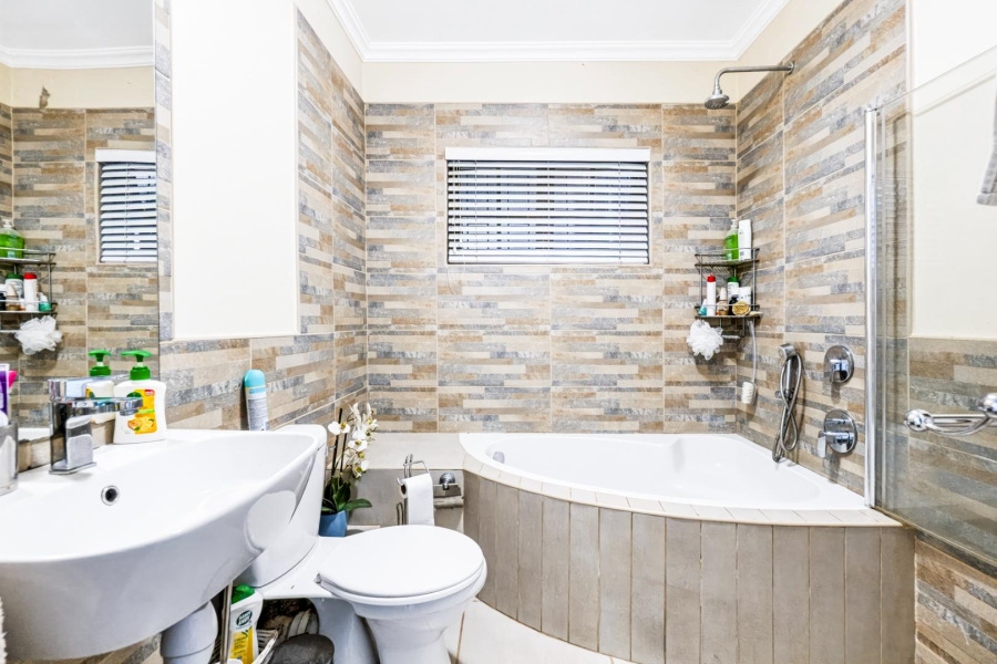 2 Bedroom Property for Sale in Amanzimtoti KwaZulu-Natal